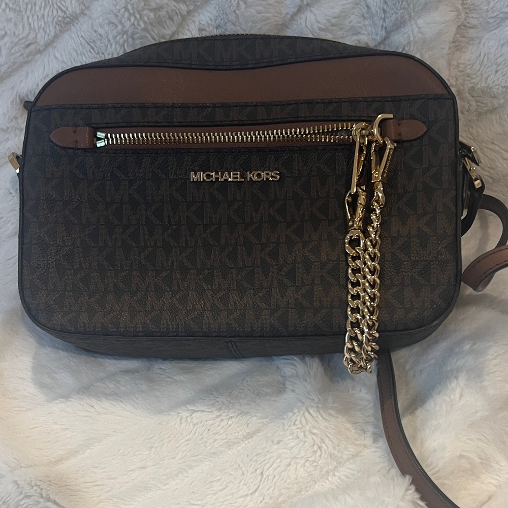 Michael Kors jet set bag